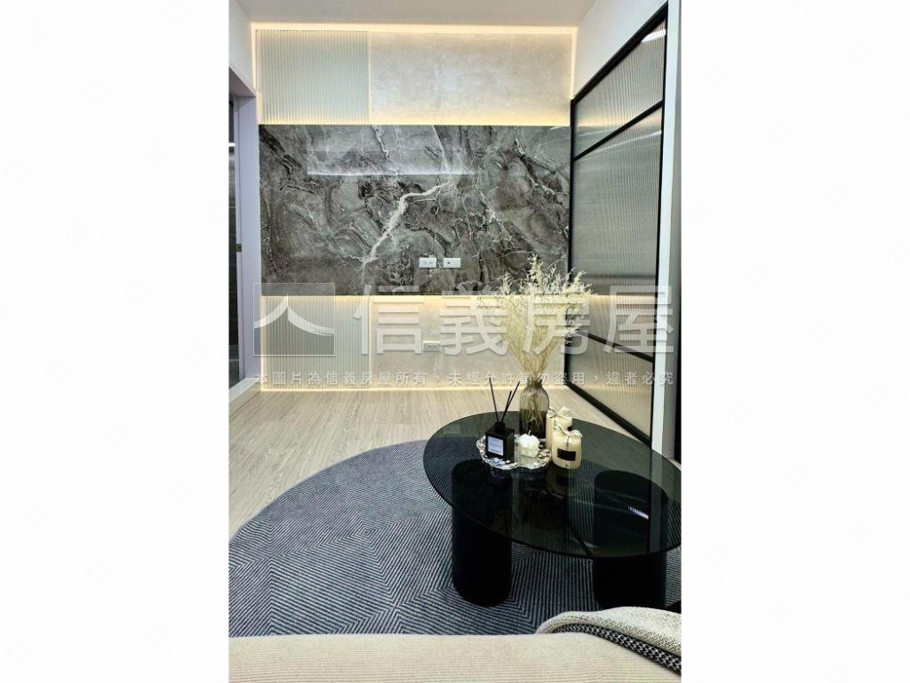 雙子星商圈捷運美兩房８樓房屋室內格局與周邊環境