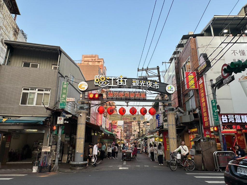 大安區大土持透天店辦房屋室內格局與周邊環境