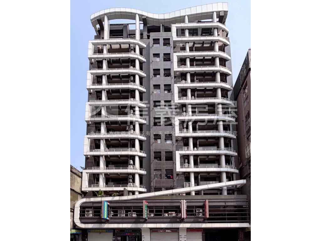 專任．近捷運精美兩房車位房屋室內格局與周邊環境