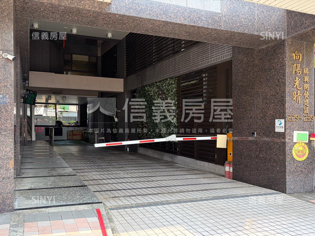 專任．近捷運精美兩房車位房屋室內格局與周邊環境