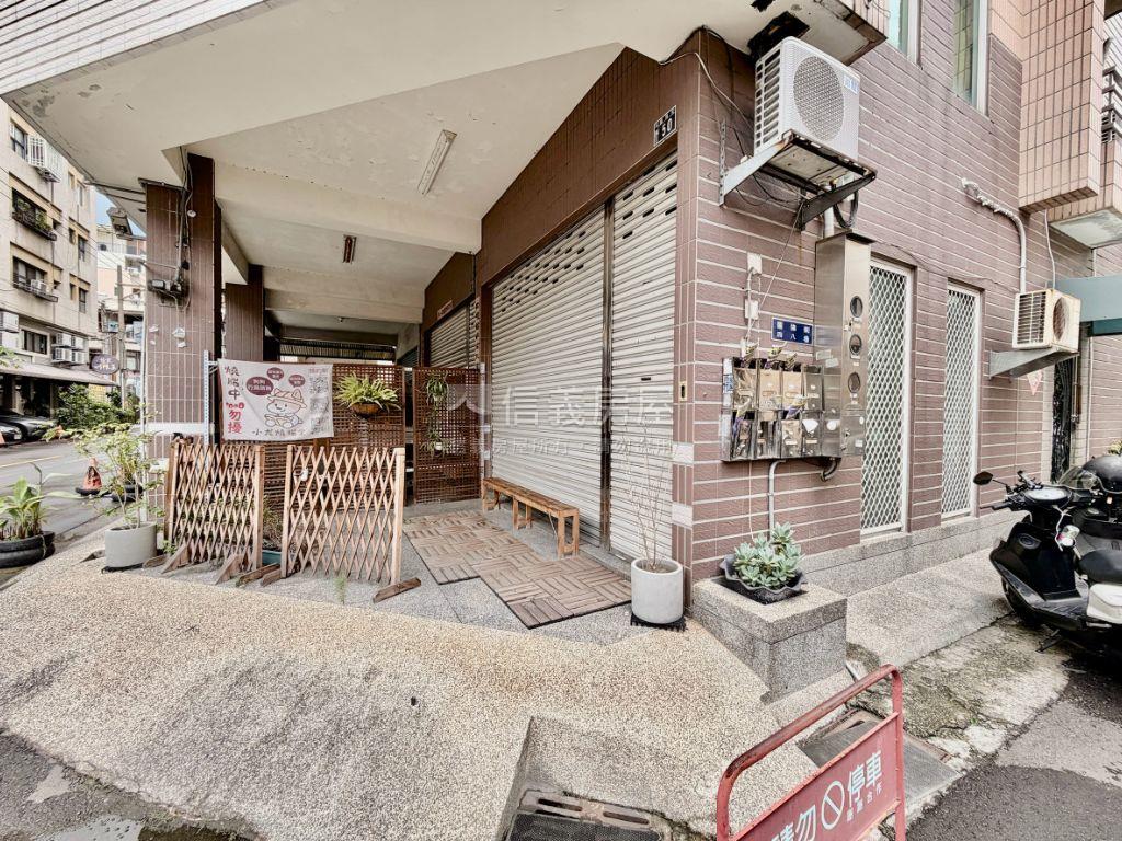 國強街角間收租店面房屋室內格局與周邊環境