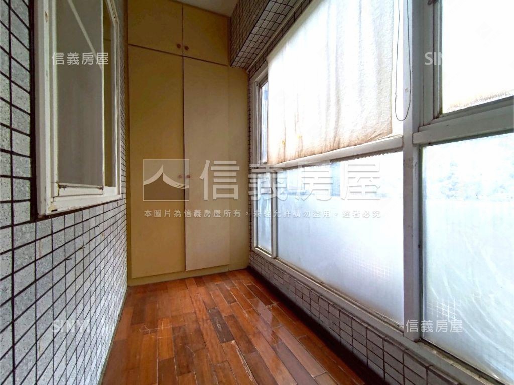 達觀Ａ２四房車位房屋室內格局與周邊環境