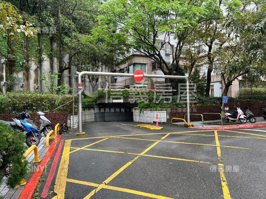內湖獨立權狀坡平稀有釋出房屋室內格局與周邊環境