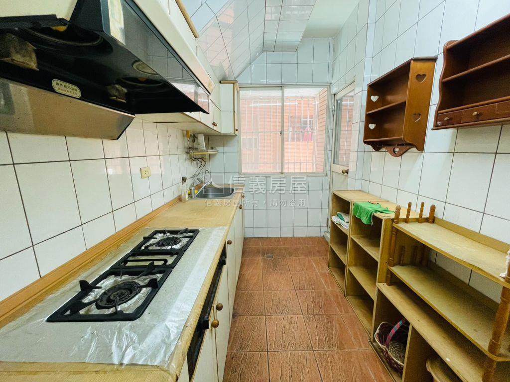 中國醫商圈文武百市美樓店房屋室內格局與周邊環境