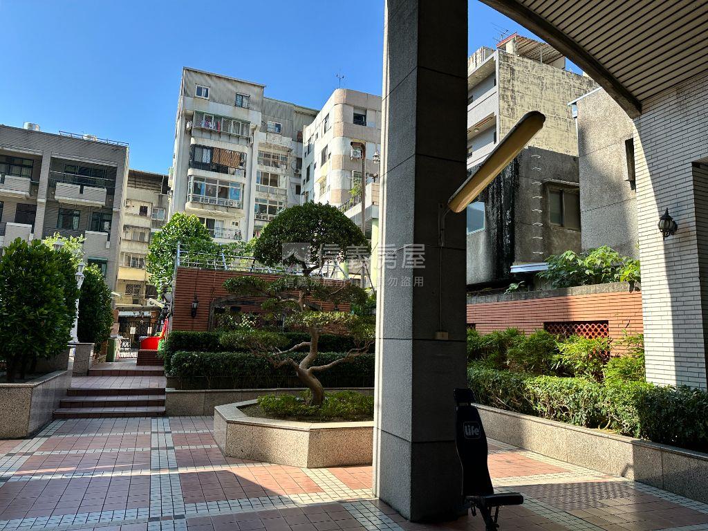 中國醫商圈文武百市美樓店房屋室內格局與周邊環境