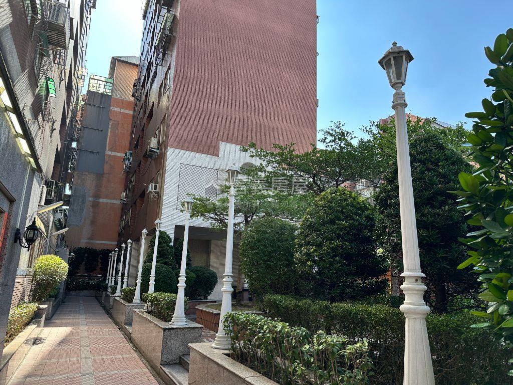 中國醫商圈文武百市美樓店房屋室內格局與周邊環境