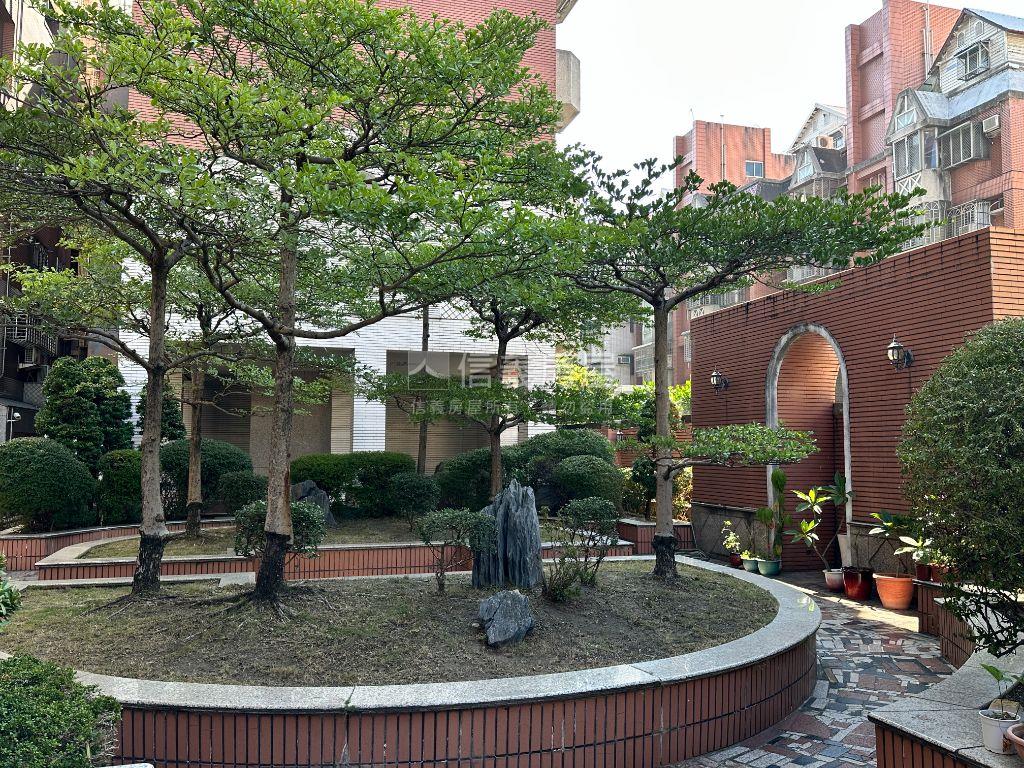 中國醫商圈文武百市美樓店房屋室內格局與周邊環境