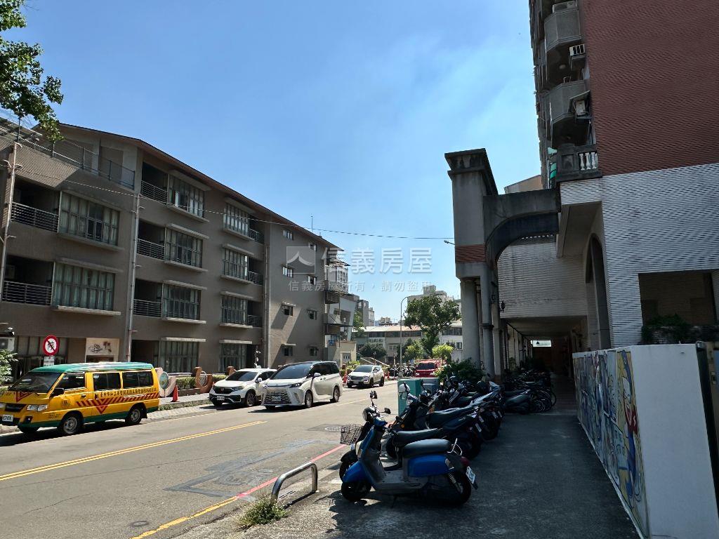 中國醫商圈文武百市美樓店房屋室內格局與周邊環境