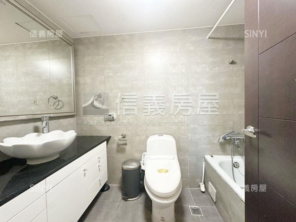 甲山林天廈三房附車位房屋室內格局與周邊環境