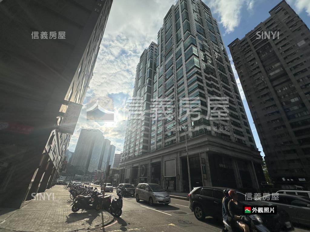 甲山林天廈三房附車位房屋室內格局與周邊環境