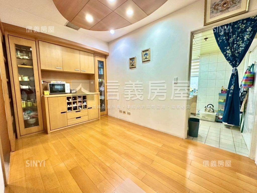 江南宴近捷運四房高樓大戶房屋室內格局與周邊環境