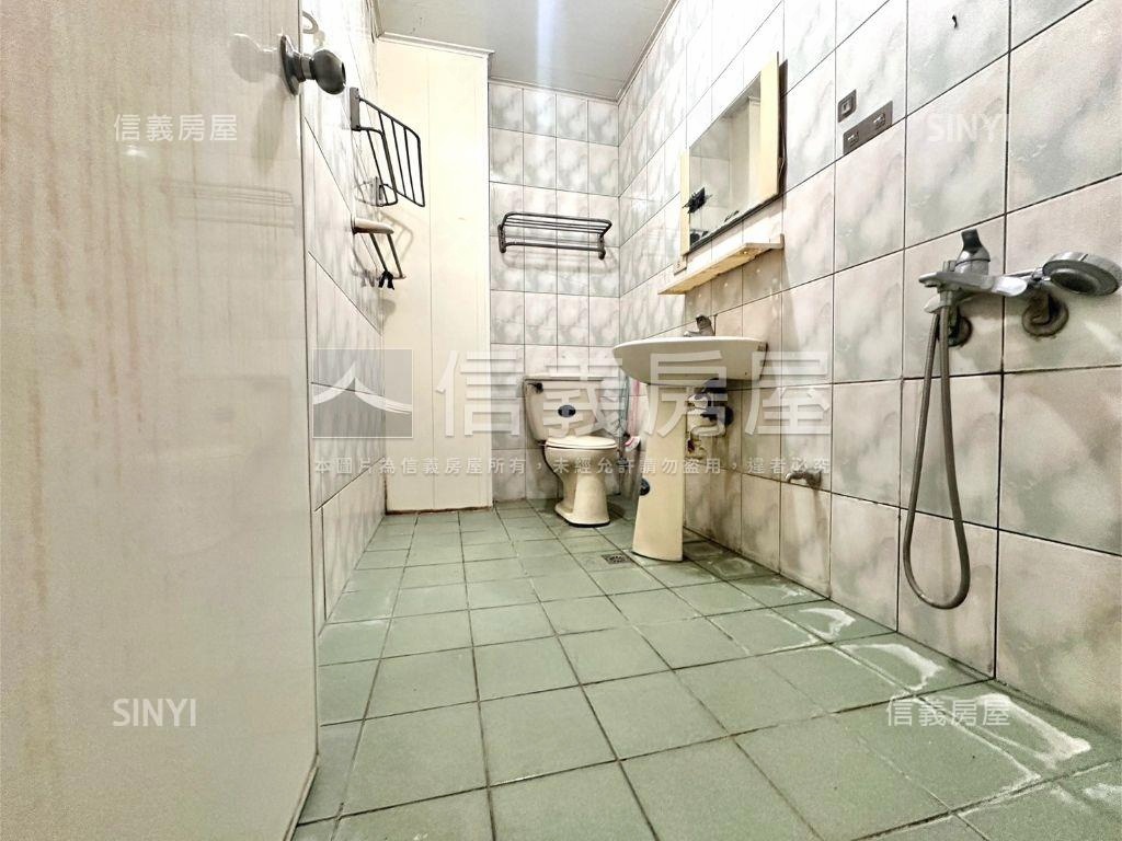 近國光花市鄰路震後透天房屋室內格局與周邊環境