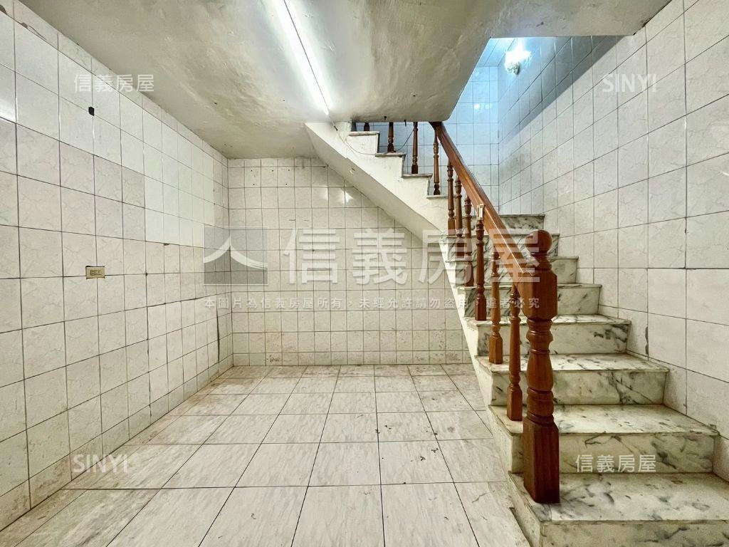 高科大商圈熱鬧金店房屋室內格局與周邊環境