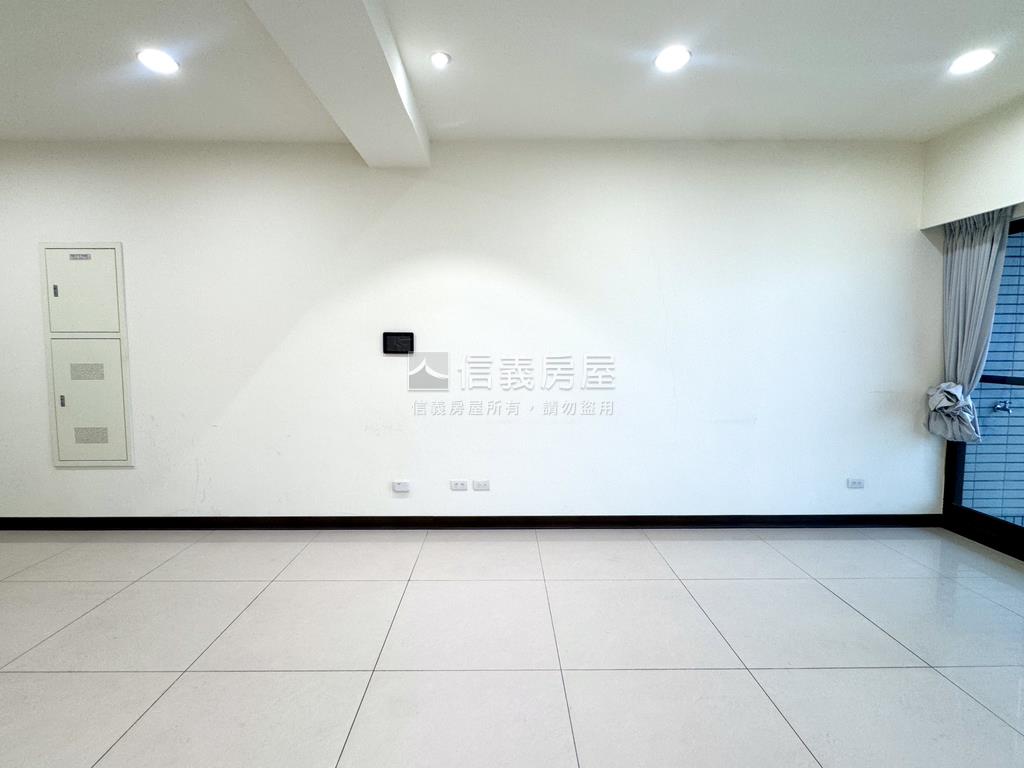 Ａ新未來景光三房車位房屋室內格局與周邊環境