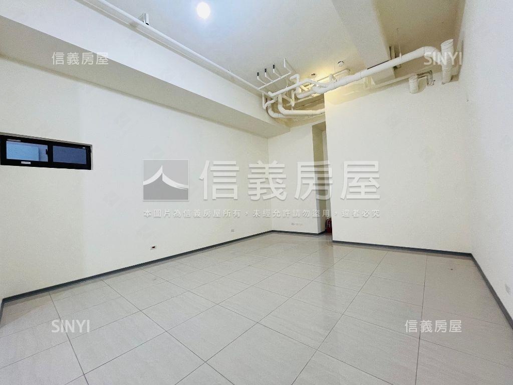 萬大境挑高金店面房屋室內格局與周邊環境