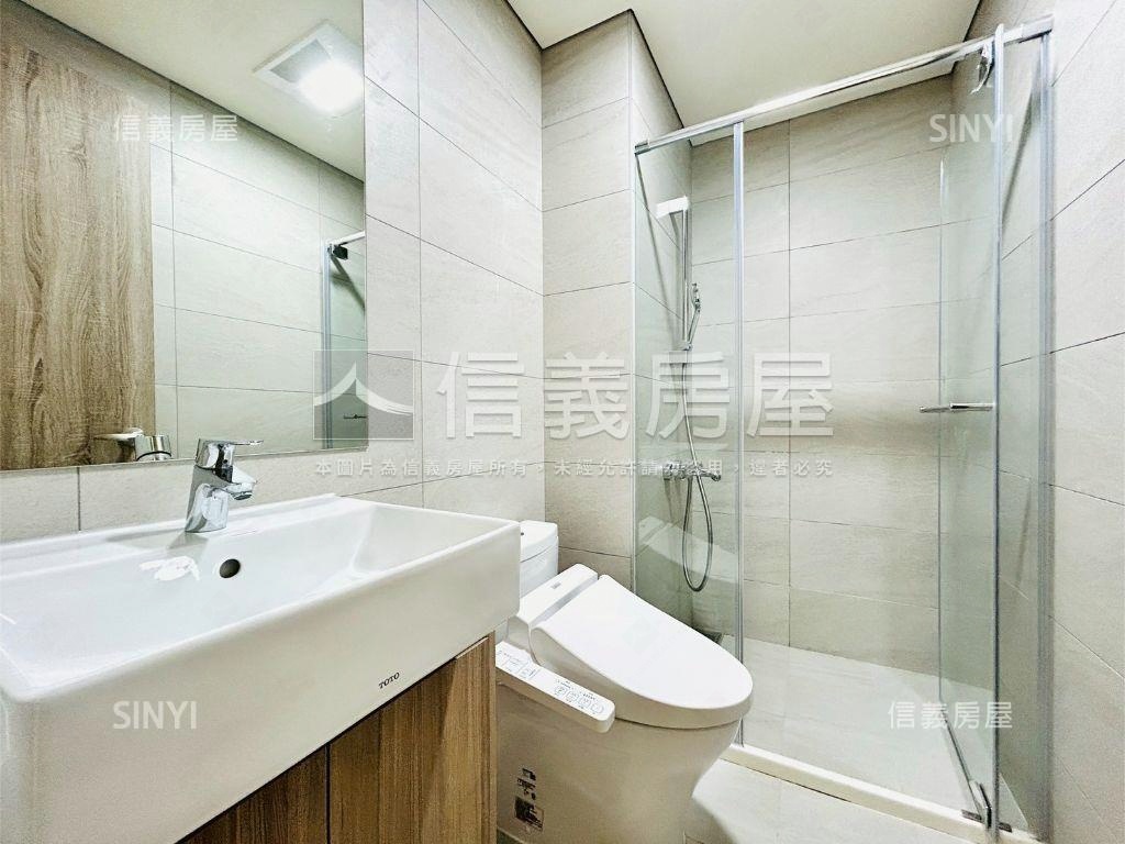 萬大境挑高金店面房屋室內格局與周邊環境