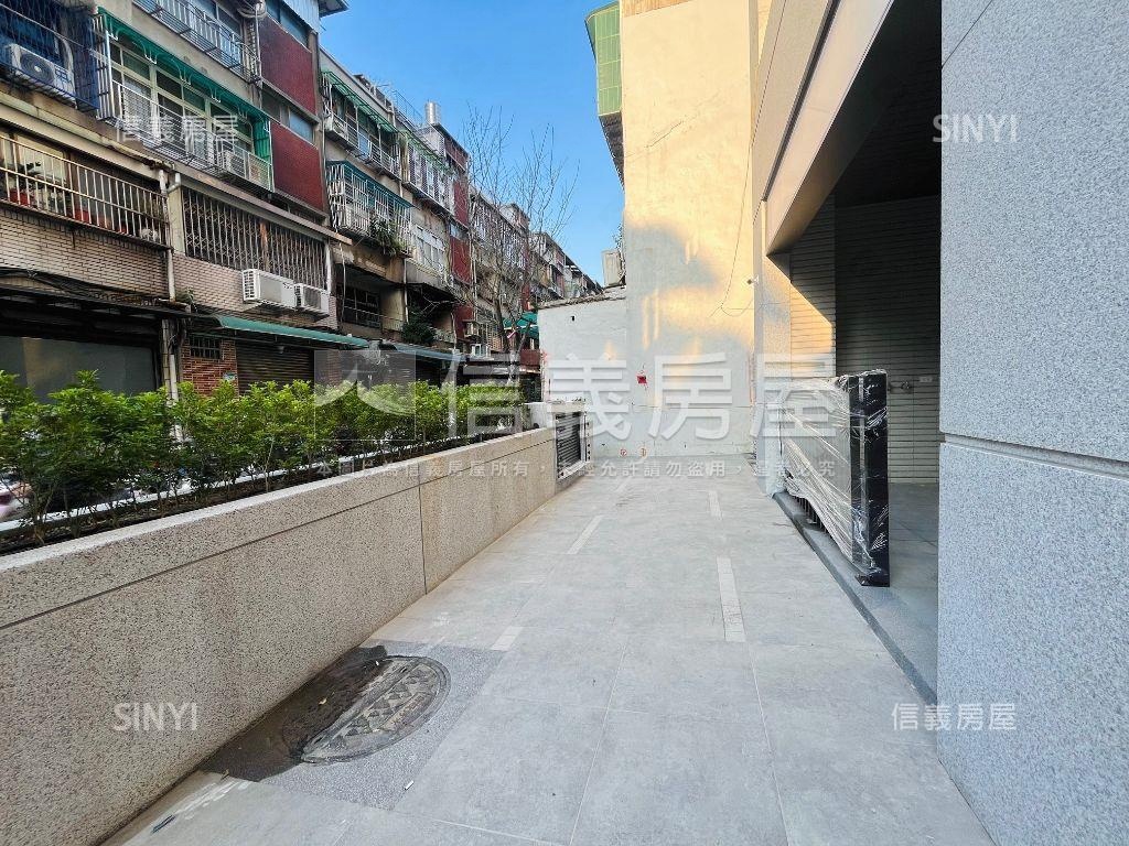 萬大境挑高金店面房屋室內格局與周邊環境