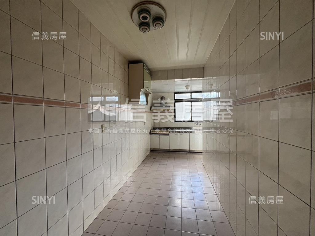厲害景觀面校園內梯頂加房屋室內格局與周邊環境
