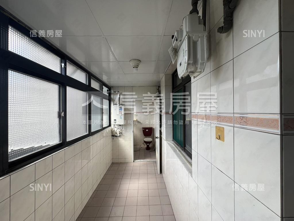 厲害景觀面校園內梯頂加房屋室內格局與周邊環境