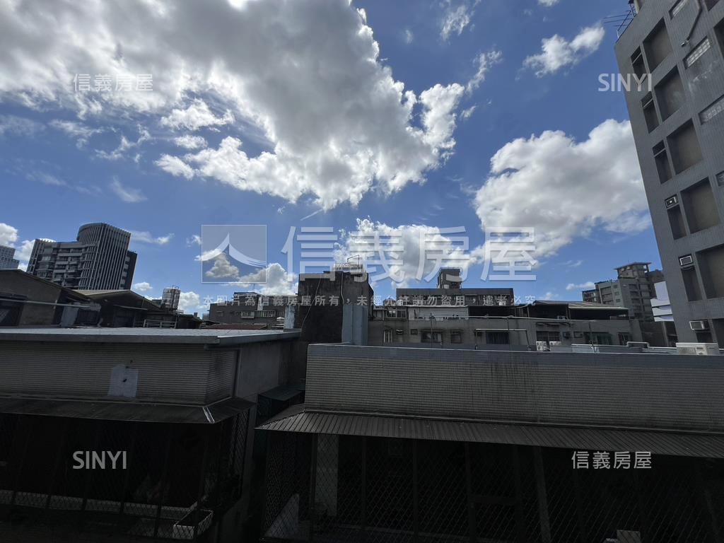 厲害景觀面校園內梯頂加房屋室內格局與周邊環境