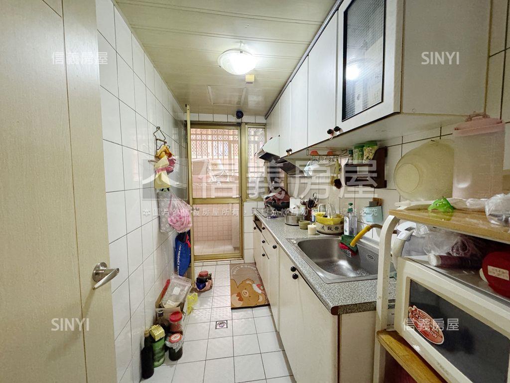 篤行路方正電梯３房房屋室內格局與周邊環境
