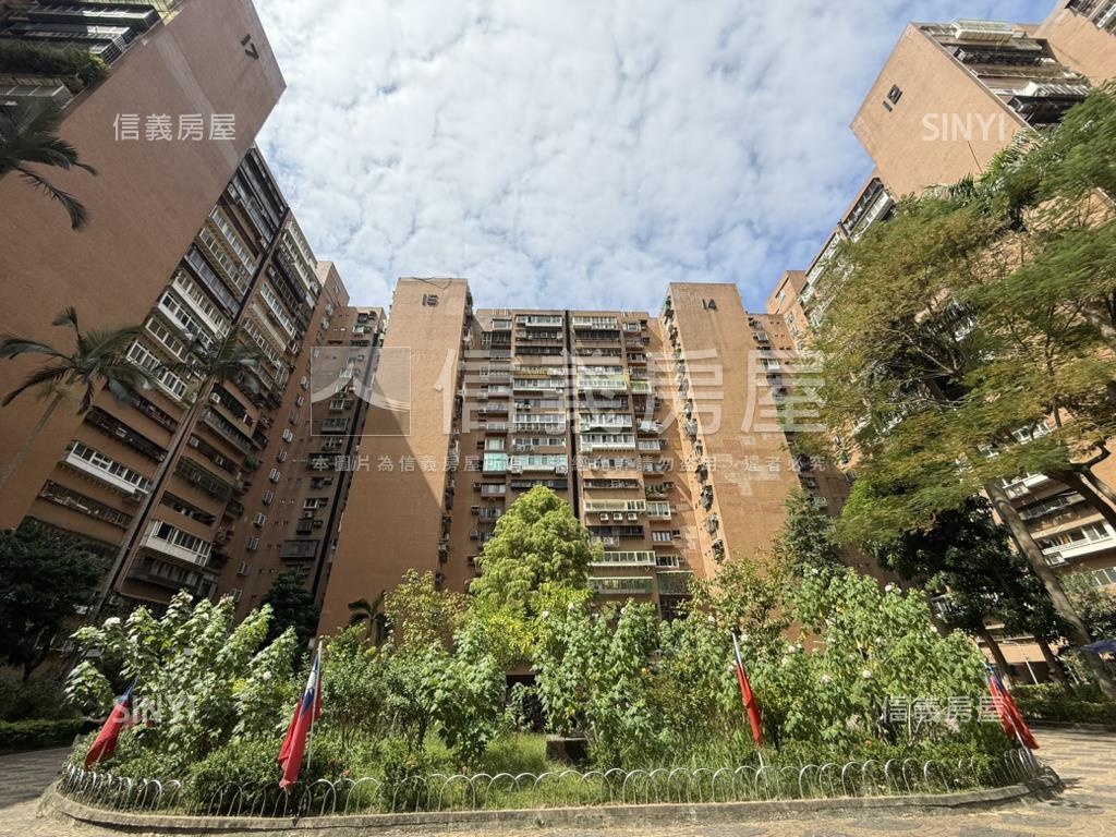 高樓遠景成功國宅房屋室內格局與周邊環境