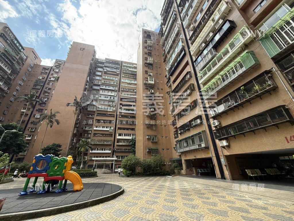 高樓遠景成功國宅房屋室內格局與周邊環境