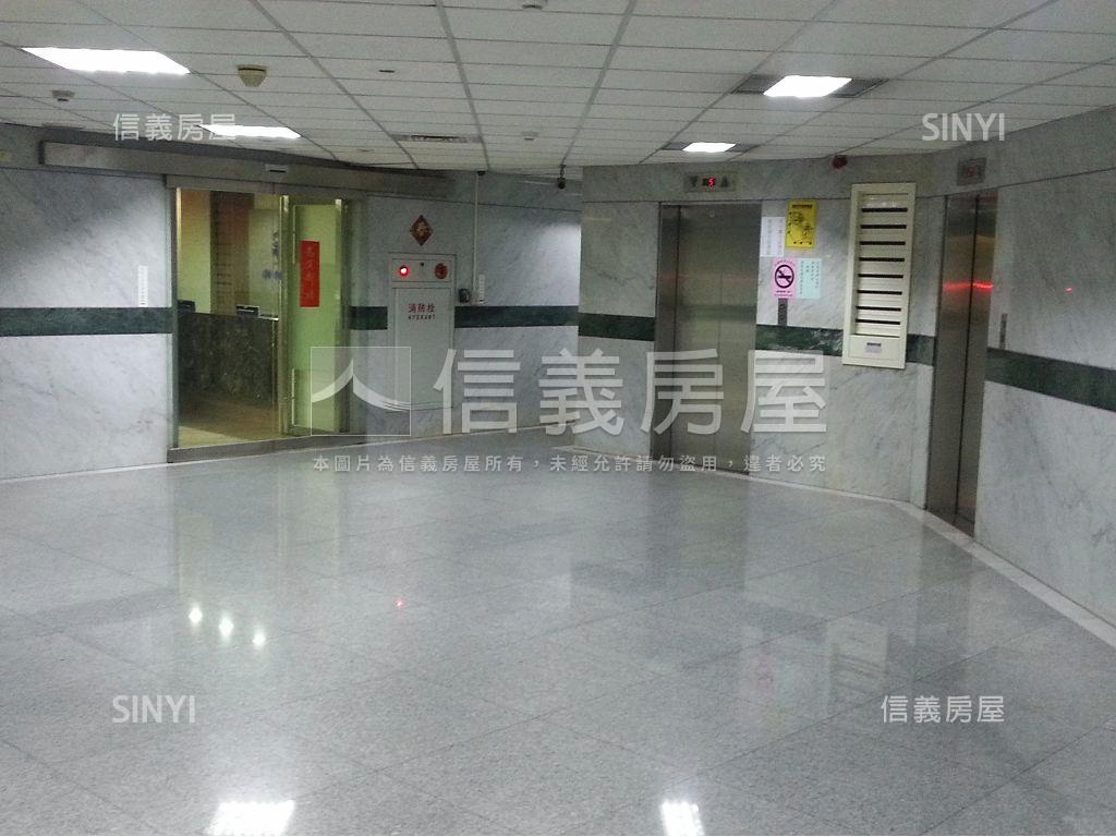 國際星鑽高樓稀有邊間商辦房屋室內格局與周邊環境