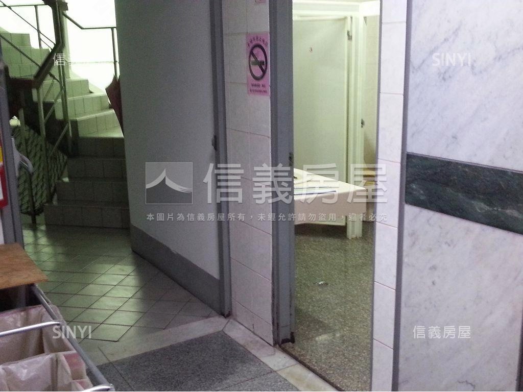 國際星鑽高樓稀有邊間商辦房屋室內格局與周邊環境