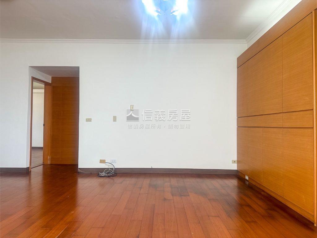 大買家採光三房車位房屋室內格局與周邊環境
