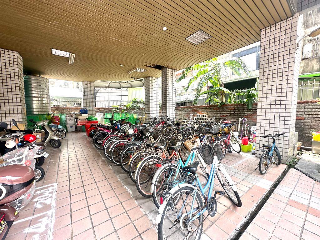大買家採光三房車位房屋室內格局與周邊環境
