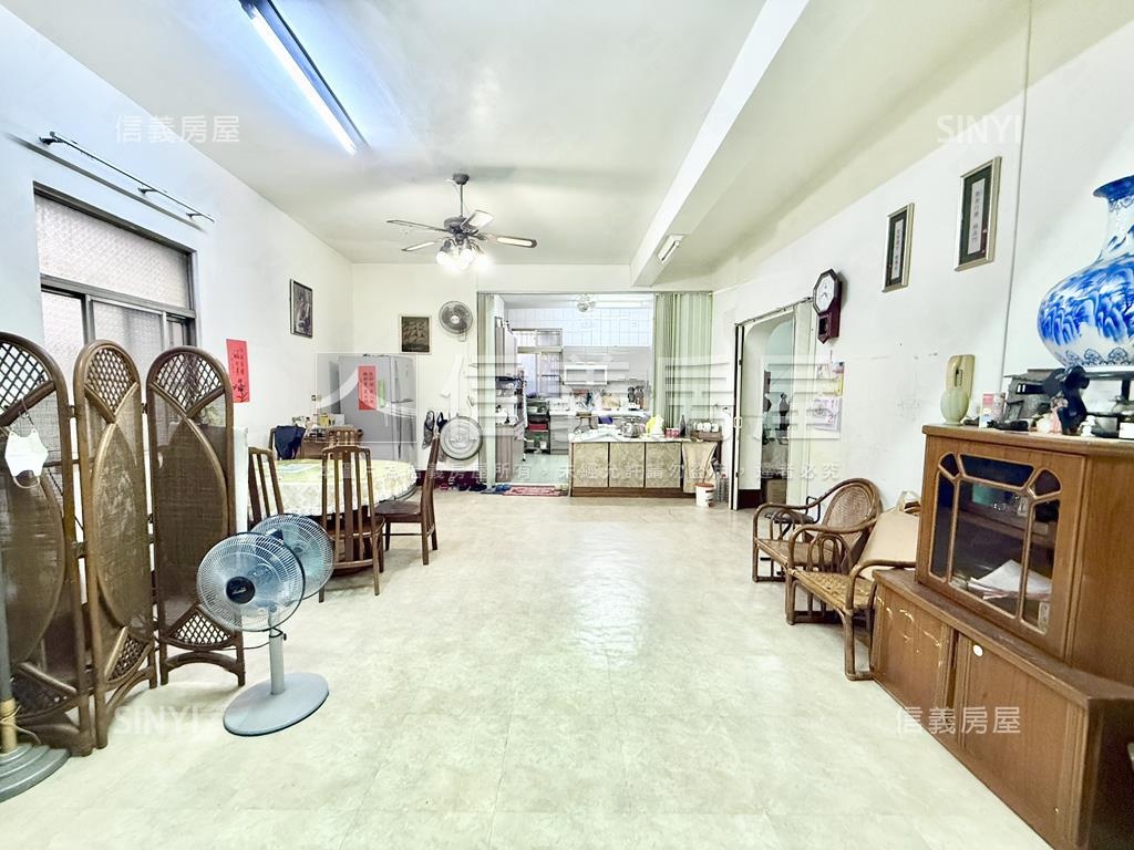 小港機場捷運邊間傳世金店房屋室內格局與周邊環境