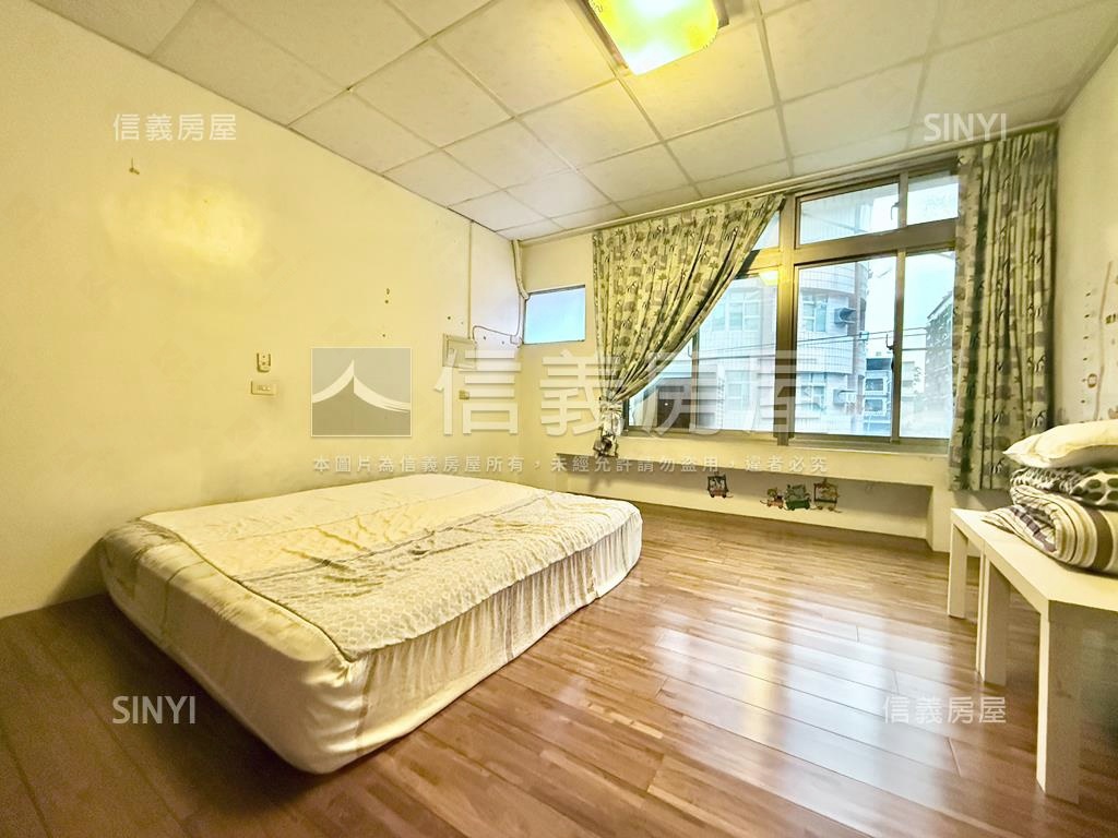 小港機場捷運邊間傳世金店房屋室內格局與周邊環境