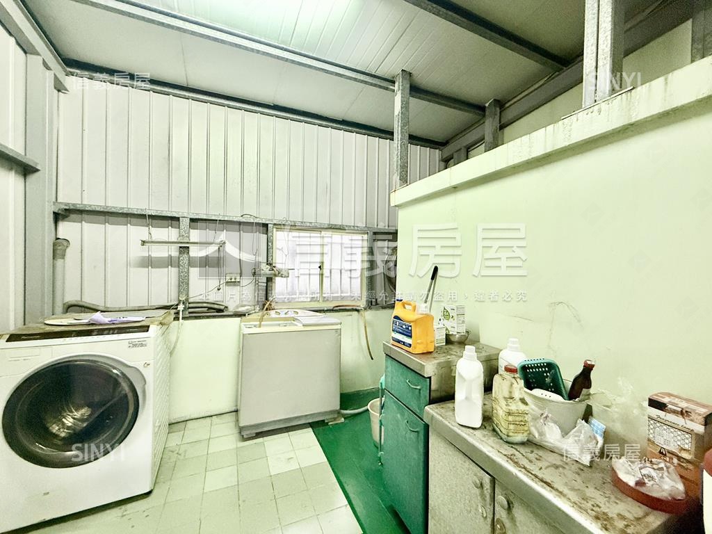 小港機場捷運邊間傳世金店房屋室內格局與周邊環境