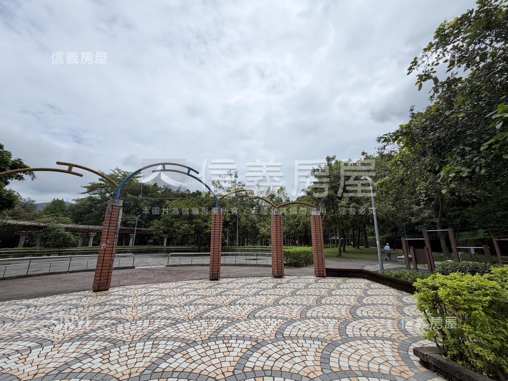 金湖路公園旁邊間採光２樓房屋室內格局與周邊環境