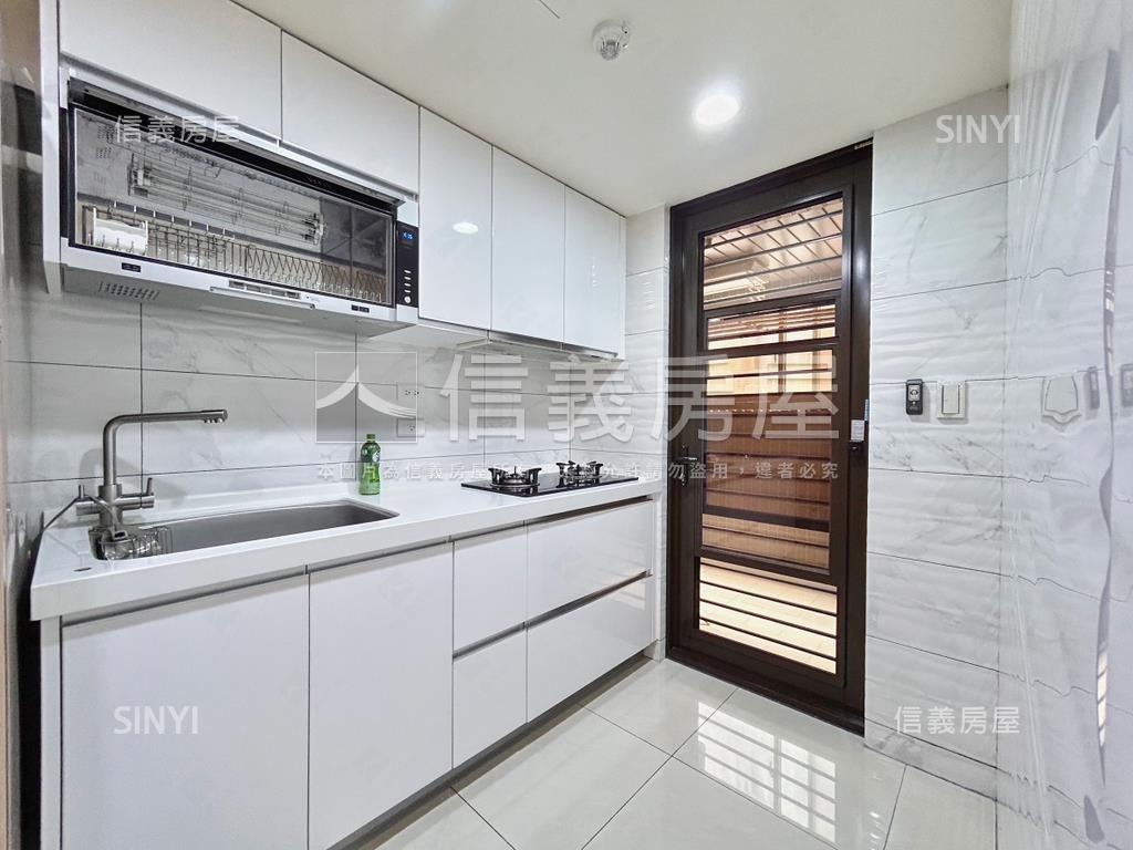 佳穎ＨＯＭＥＴＥＬ亮兩房房屋室內格局與周邊環境