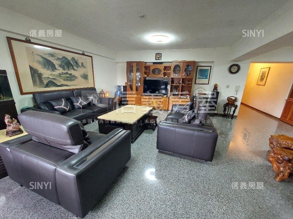 西區頂樓採光大四房兩車位房屋室內格局與周邊環境