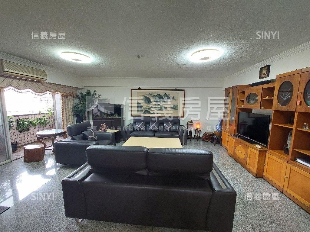 西區頂樓採光大四房兩車位房屋室內格局與周邊環境