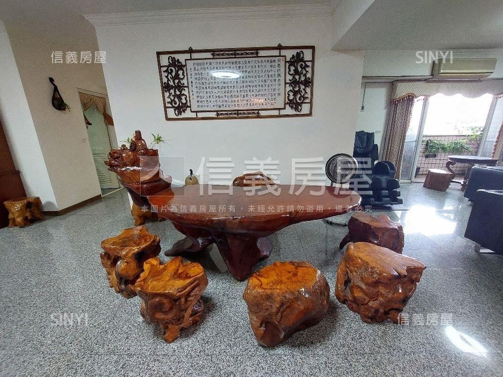 西區頂樓採光大四房兩車位房屋室內格局與周邊環境