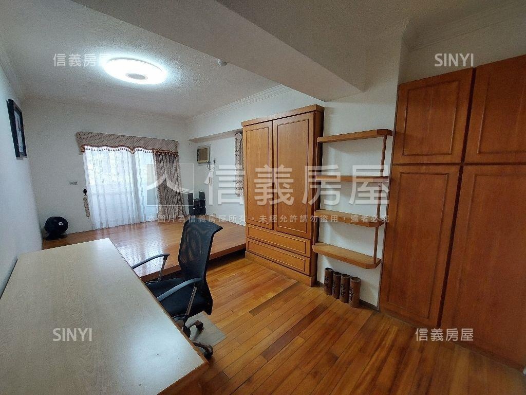 西區頂樓採光大四房兩車位房屋室內格局與周邊環境