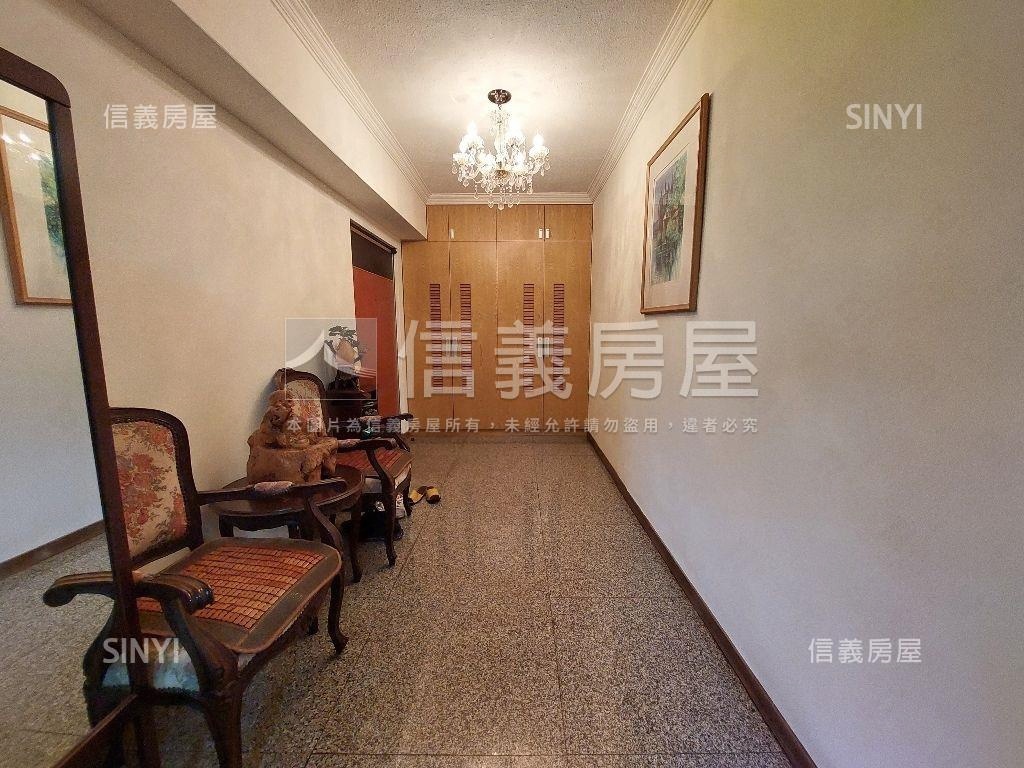 西區頂樓採光大四房兩車位房屋室內格局與周邊環境