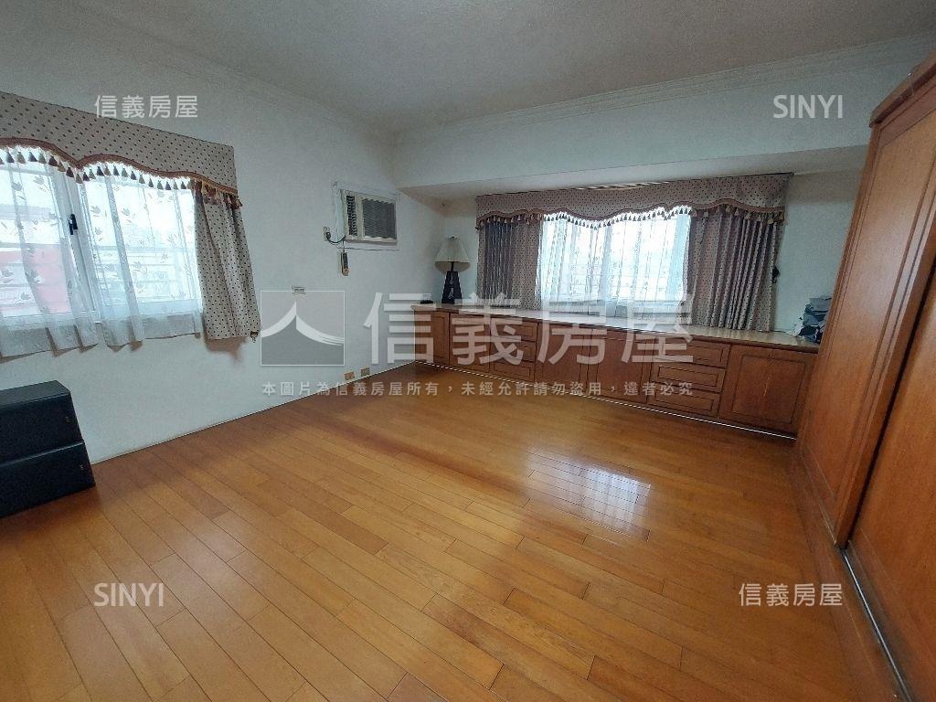 西區頂樓採光大四房兩車位房屋室內格局與周邊環境