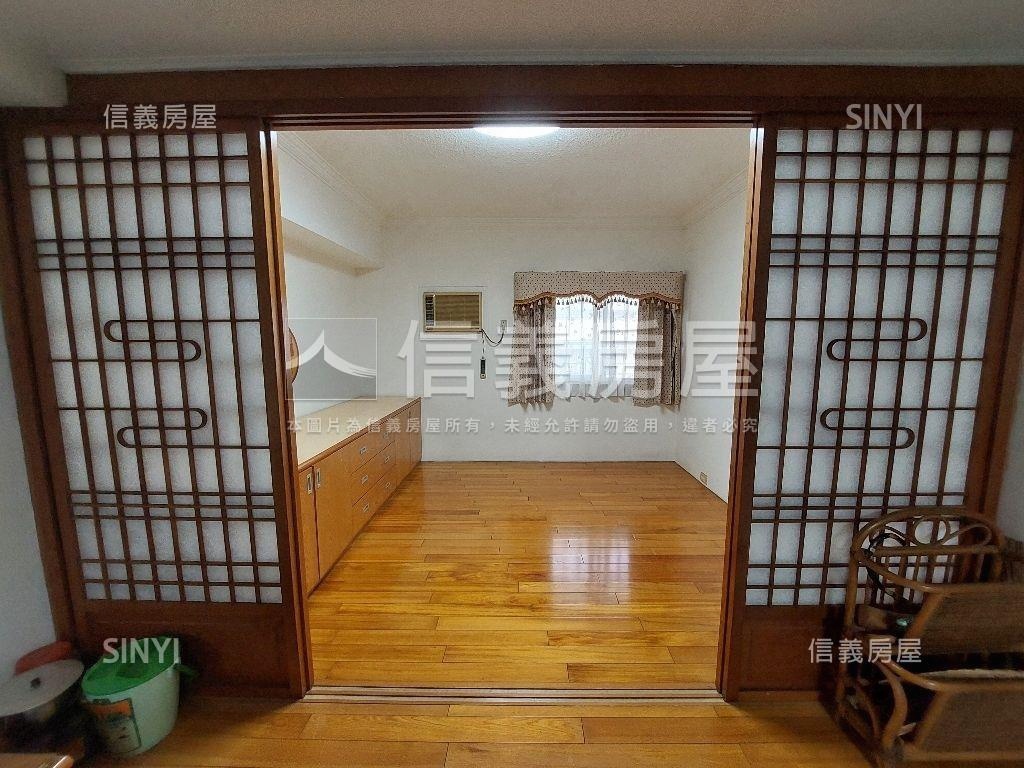 西區頂樓採光大四房兩車位房屋室內格局與周邊環境