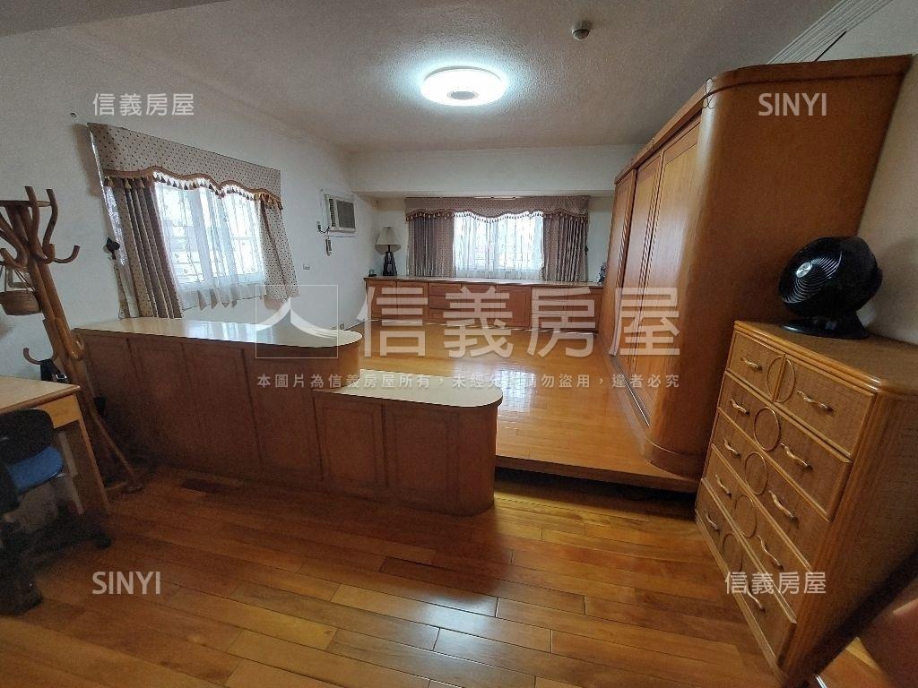 西區頂樓採光大四房兩車位房屋室內格局與周邊環境