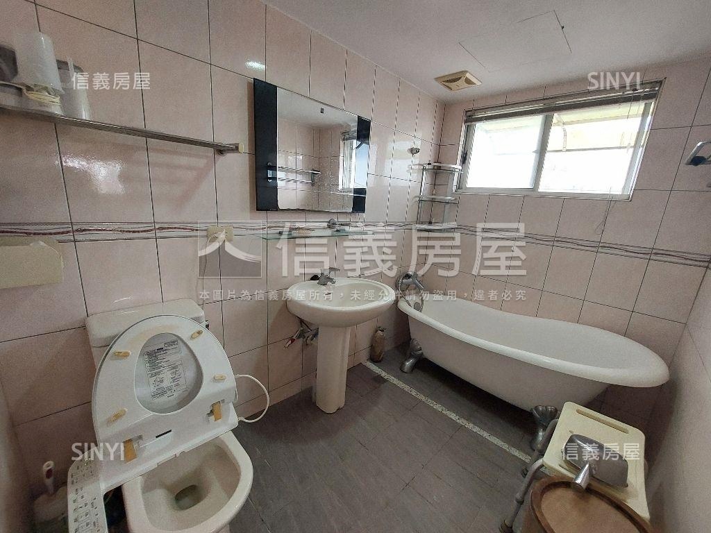 西區頂樓採光大四房兩車位房屋室內格局與周邊環境