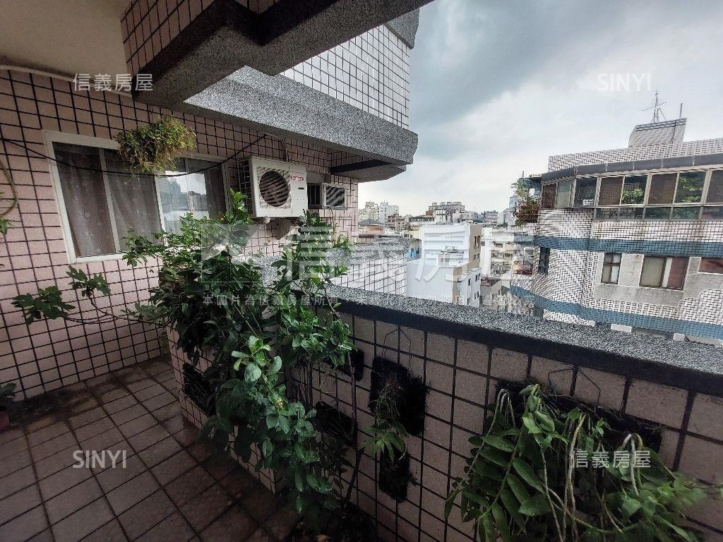 西區頂樓採光大四房兩車位房屋室內格局與周邊環境