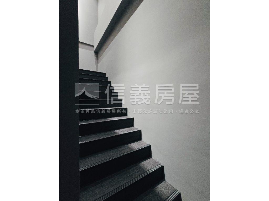 機捷邊間店面稀有釋出房屋室內格局與周邊環境