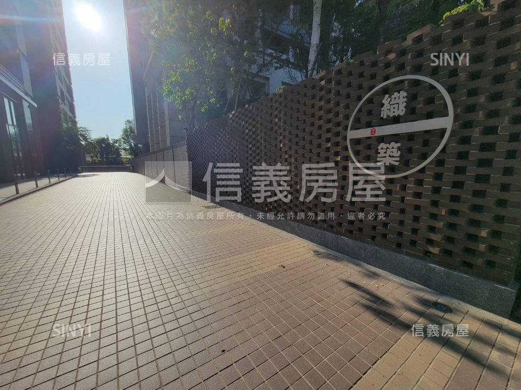 機捷邊間店面稀有釋出房屋室內格局與周邊環境