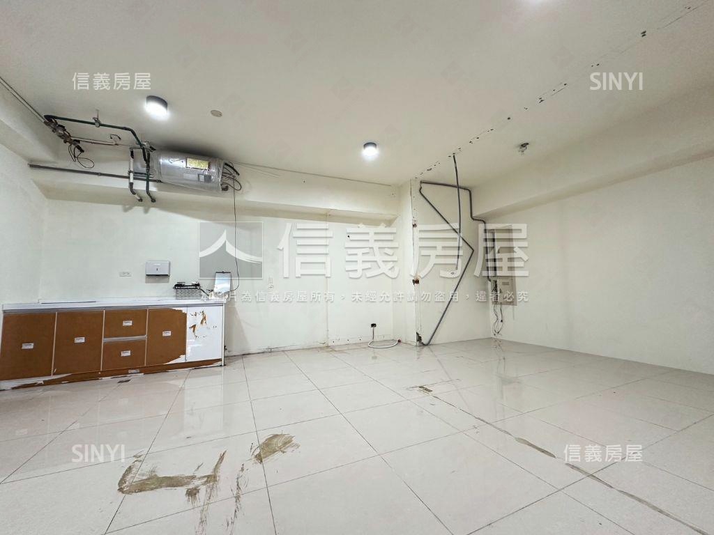 極致上品苑面馬路寬店面房屋室內格局與周邊環境