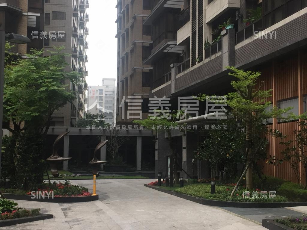 極致上品苑面馬路寬店面房屋室內格局與周邊環境